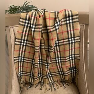 Authentic Burberrys nova check tan scarf (KH21)